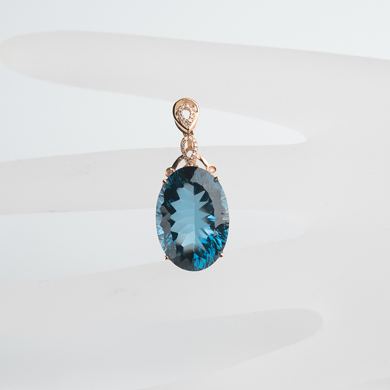 18K金镶钻伦敦蓝托帕石吊坠-红掌柜