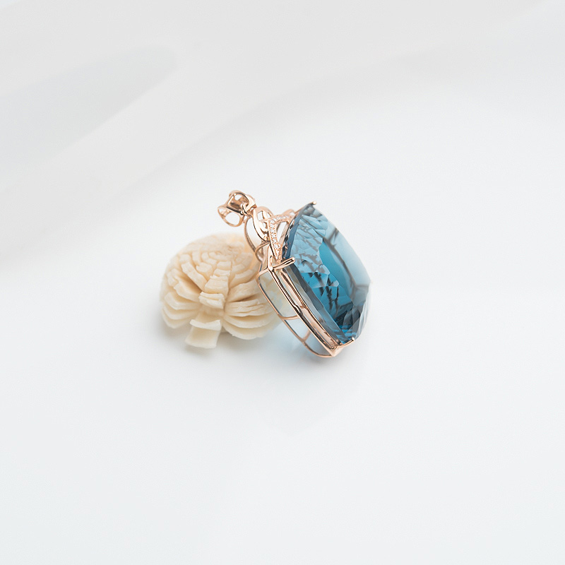 天然18K金镶钻伦敦蓝托帕石吊坠-红掌柜