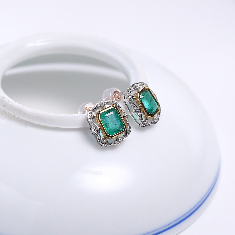 镶钻鲜绿祖母绿耳钉-红掌柜