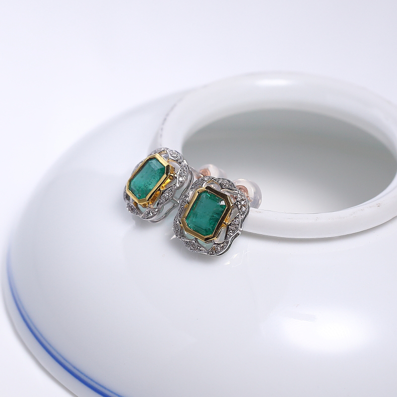 鲜绿祖母绿耳钉-红掌柜