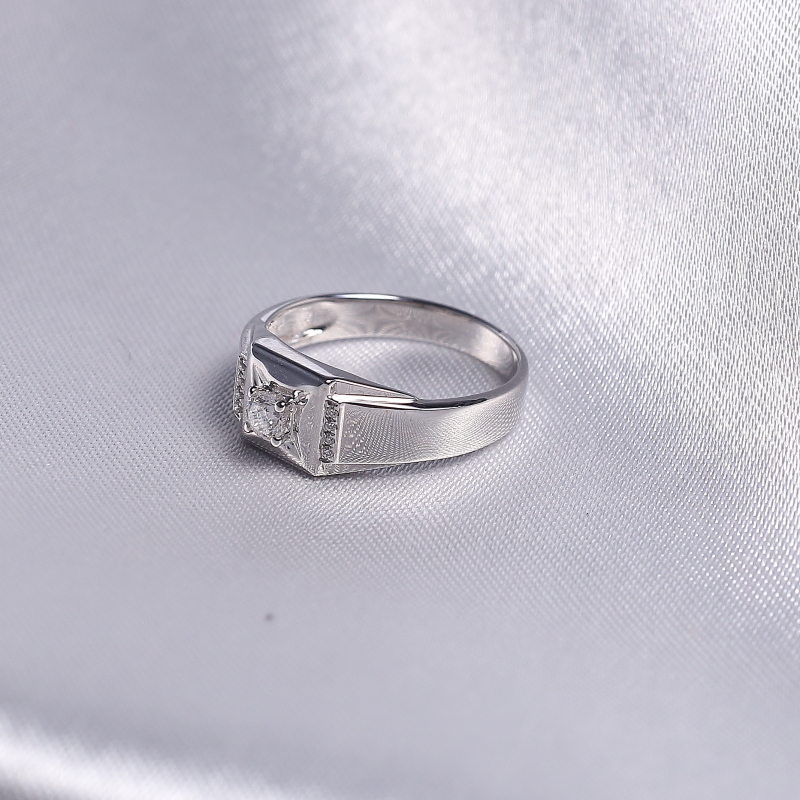 18K金镶钻戒指-红掌柜