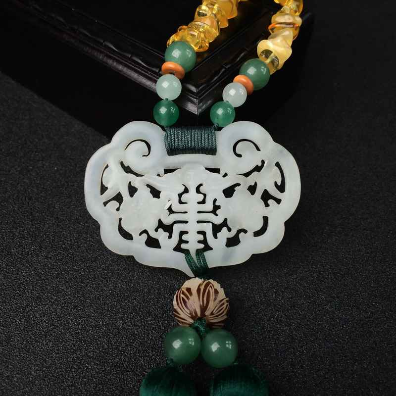 新疆天然岫玉车挂-红掌柜