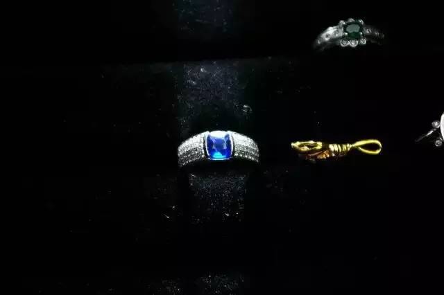蓝宝石-红掌柜珠宝