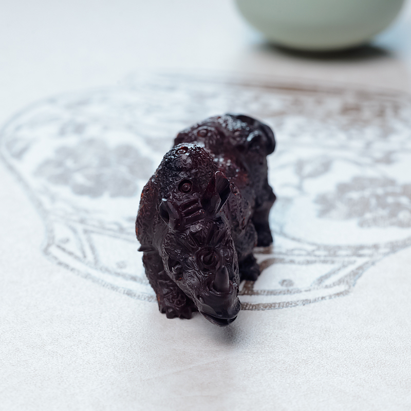 天然小叶紫檀摆件-红掌柜