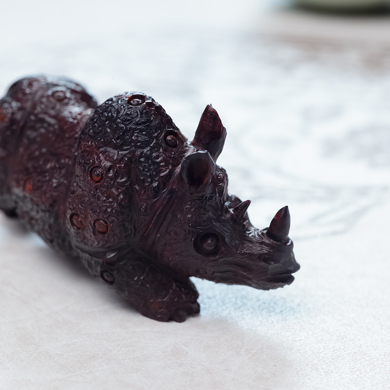 紫檀犀牛摆件-红掌柜