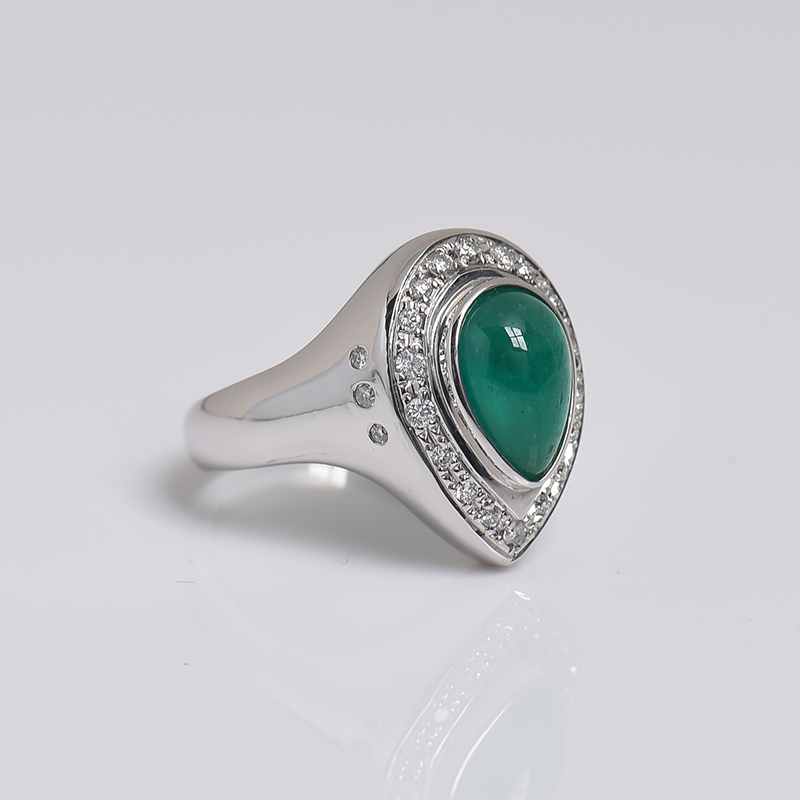 铂金镶钻蓝绿色祖母绿光面戒指-红掌柜