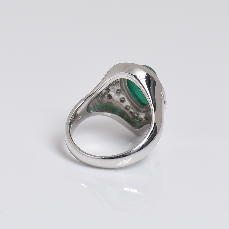 铂金镶钻天然祖母绿光面戒指-红掌柜