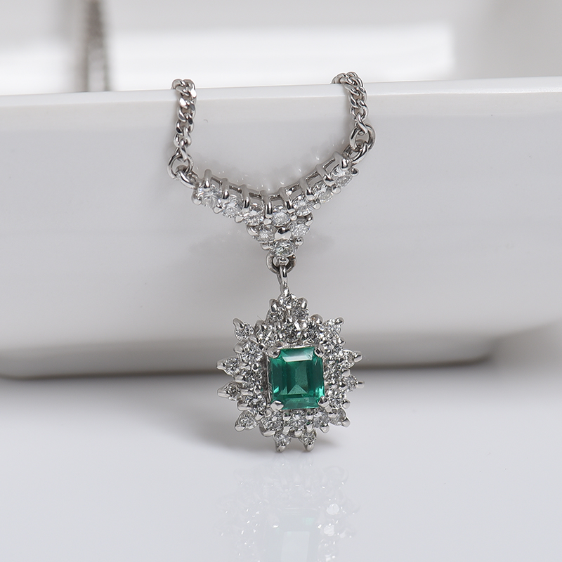 铂金镶钻天然鲜绿色祖母绿刻面项链-红掌柜