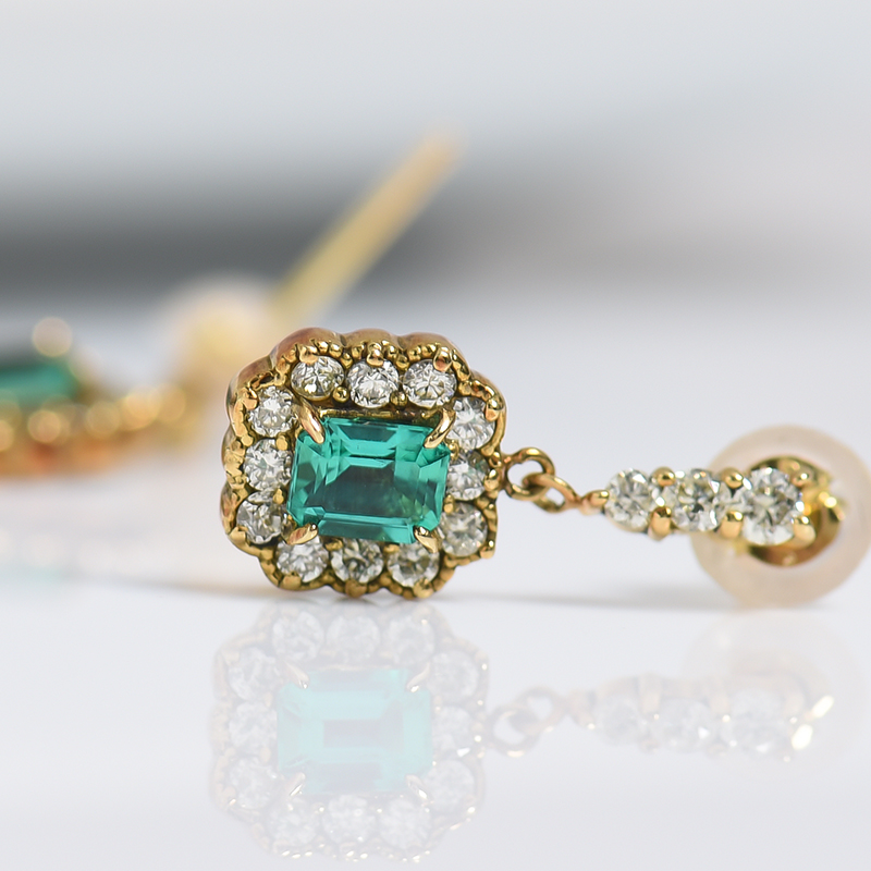 祖母绿刻面耳坠-红掌柜