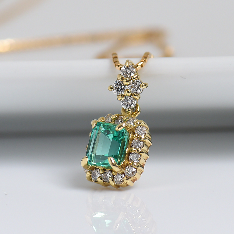 18K金镶钻祖母绿刻面项链-红掌柜