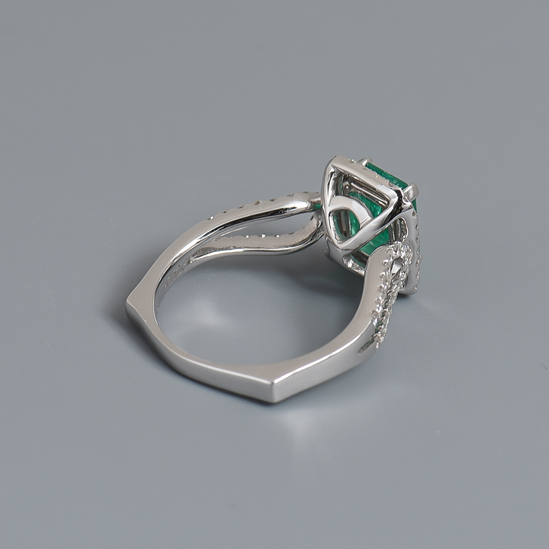 18K金镶钻祖母绿刻面戒指-红掌柜