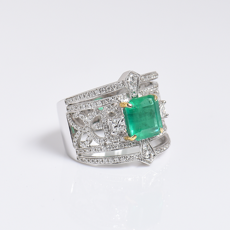 18K白金镶钻鲜绿祖母绿刻面戒指 - 红掌柜