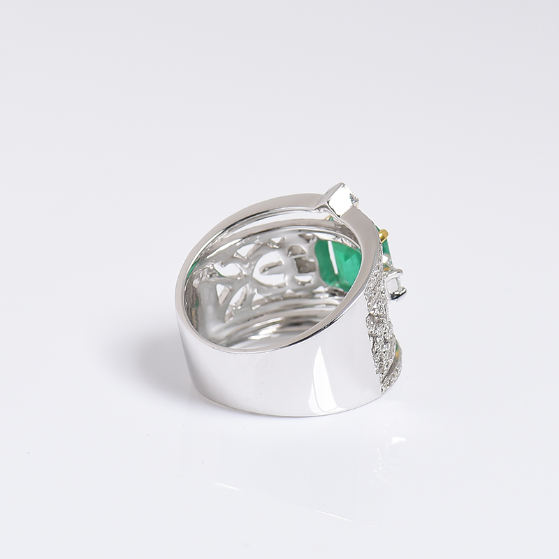 18K白金镶钻鲜绿祖母绿戒指 - 红掌柜