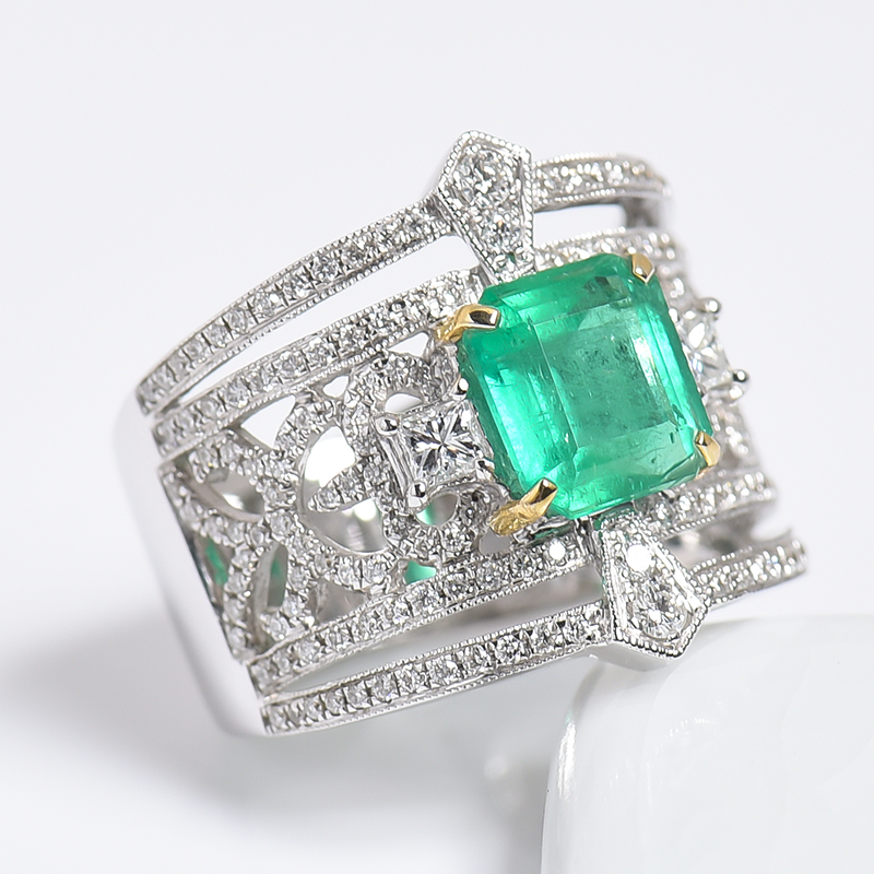 哥伦比亚18K白金镶钻鲜绿祖母绿刻面戒指 - 红掌柜