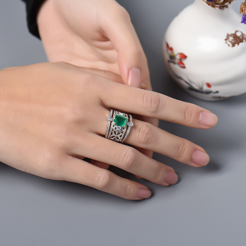 天然18K白金镶钻鲜绿祖母绿戒指 - 红掌柜