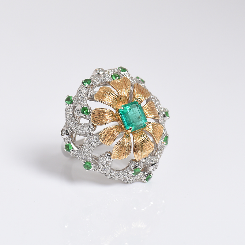 18K白金镶钻鲜绿祖母绿刻面戒指 - 红掌柜