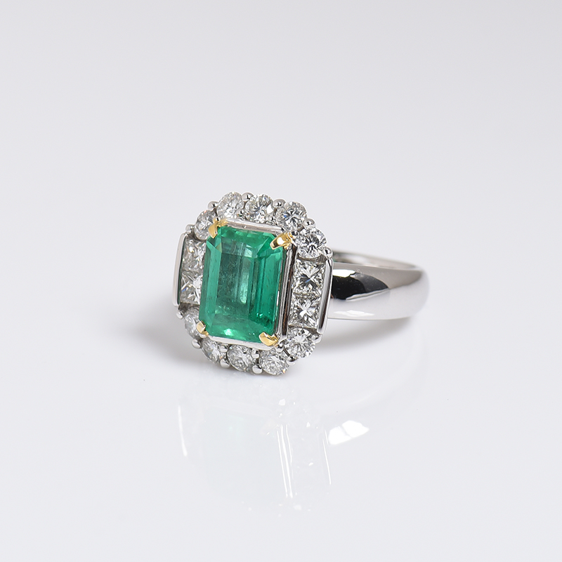 天然18K白金镶钻鲜绿祖母绿刻面戒指 - 红掌柜