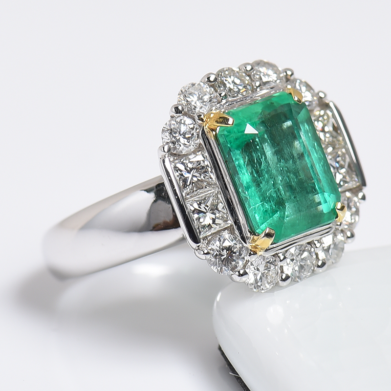 哥伦比亚18K白金镶钻鲜绿祖母绿刻面戒指 - 红掌柜