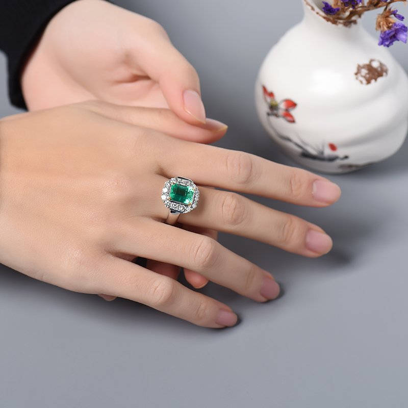 天然18K白金镶钻鲜绿祖母绿戒指 - 红掌柜