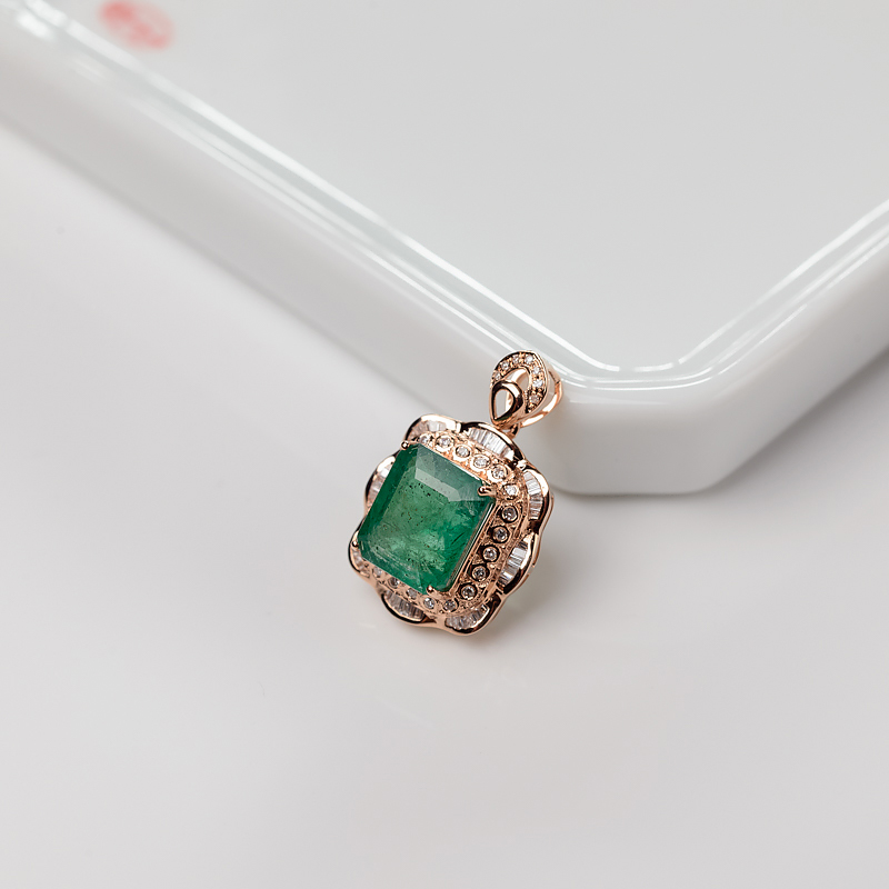 金镶钻鲜绿祖母绿吊坠-红掌柜