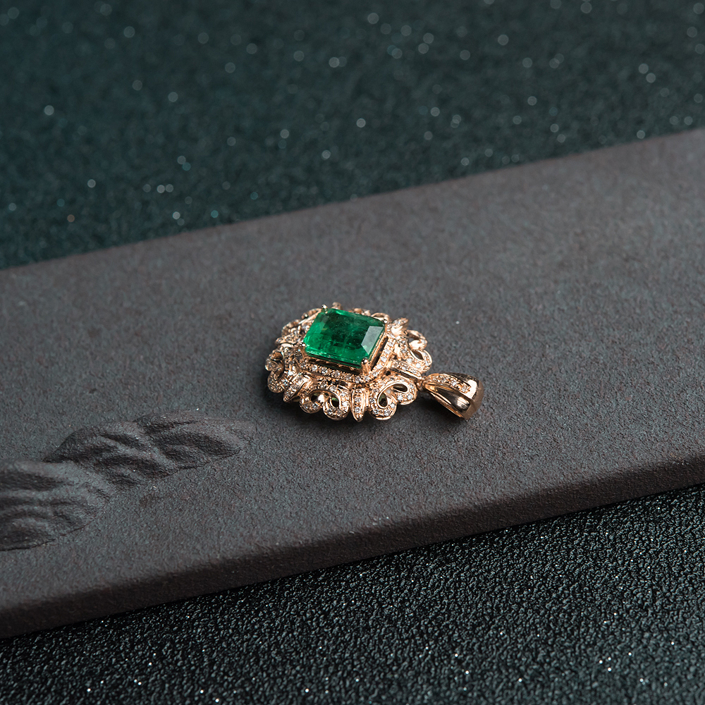 天然鲜绿祖母绿吊坠-红掌柜