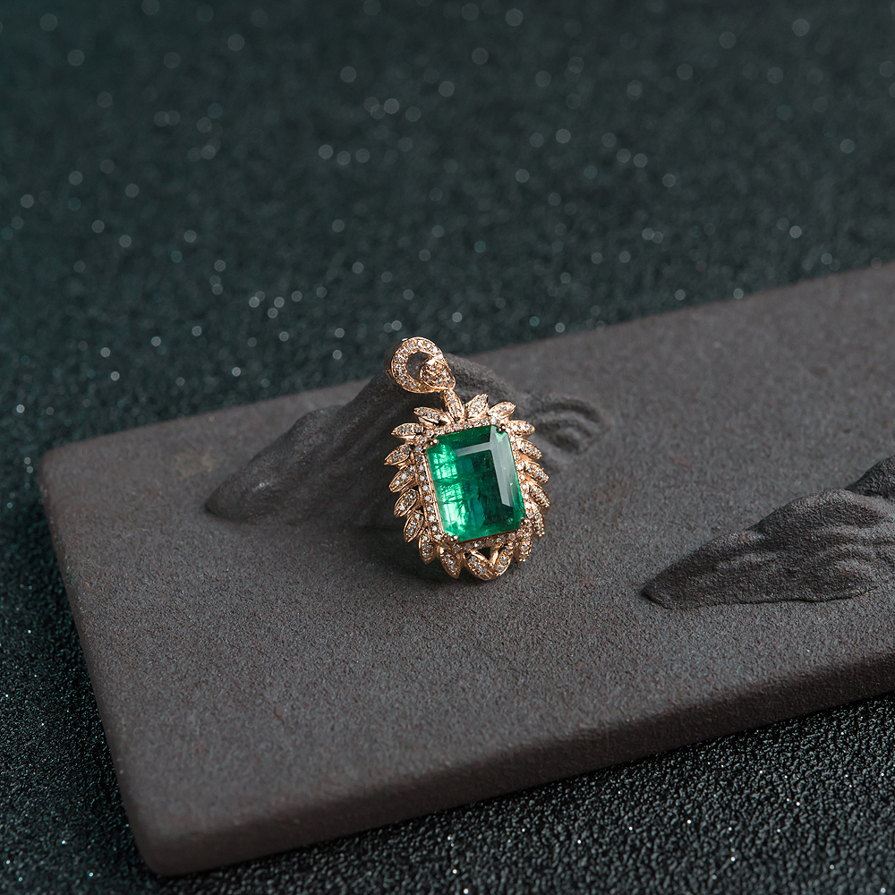 金镶钻鲜绿祖母绿吊坠-红掌柜