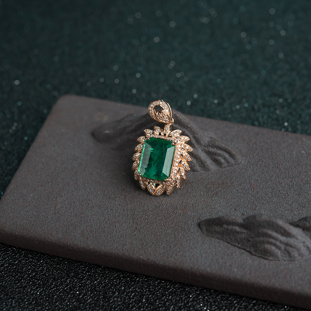 鲜绿祖母绿吊坠-红掌柜