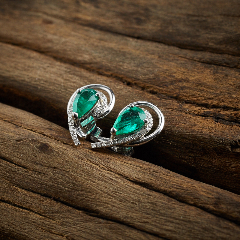 18K白金镶钻天然祖母绿耳钉-红掌柜