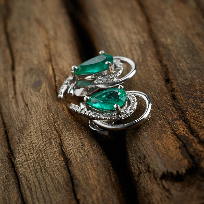 18K白金镶钻哥伦比亚祖母绿耳钉-红掌柜