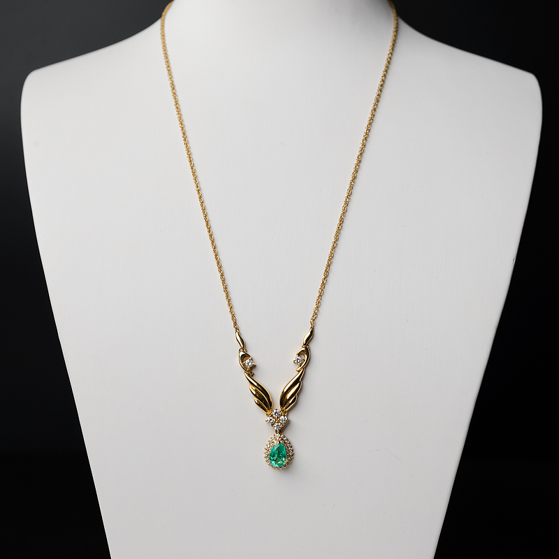 18K金镶钻天然鲜绿祖母绿项链-红掌柜