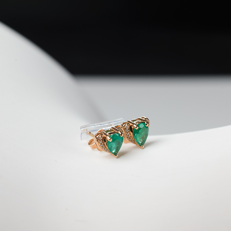 18K金镶钻鲜绿祖母绿耳钉-红掌柜