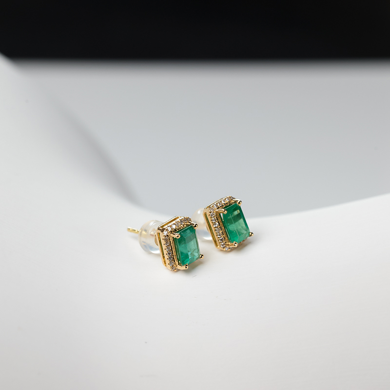 18K金镶钻鲜绿祖母绿耳钉-红掌柜