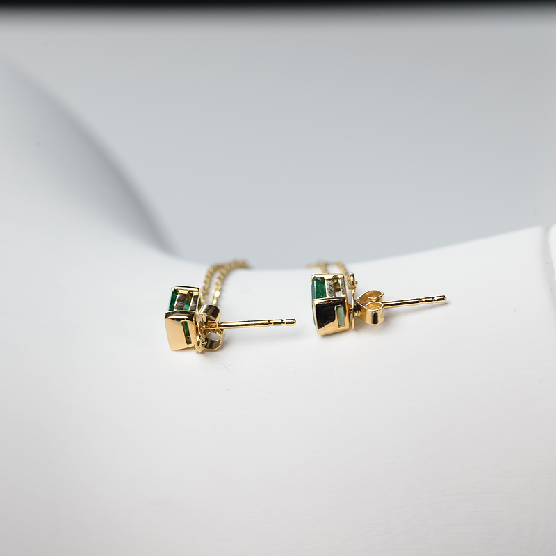 鲜绿祖母绿耳钉-红掌柜