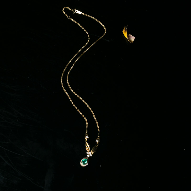 18K金镶钻亮绿祖母绿锁骨链-红掌柜