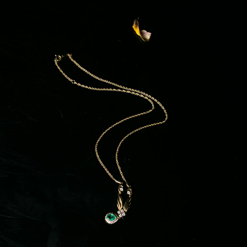 金镶钻亮绿祖母绿锁骨链-红掌柜