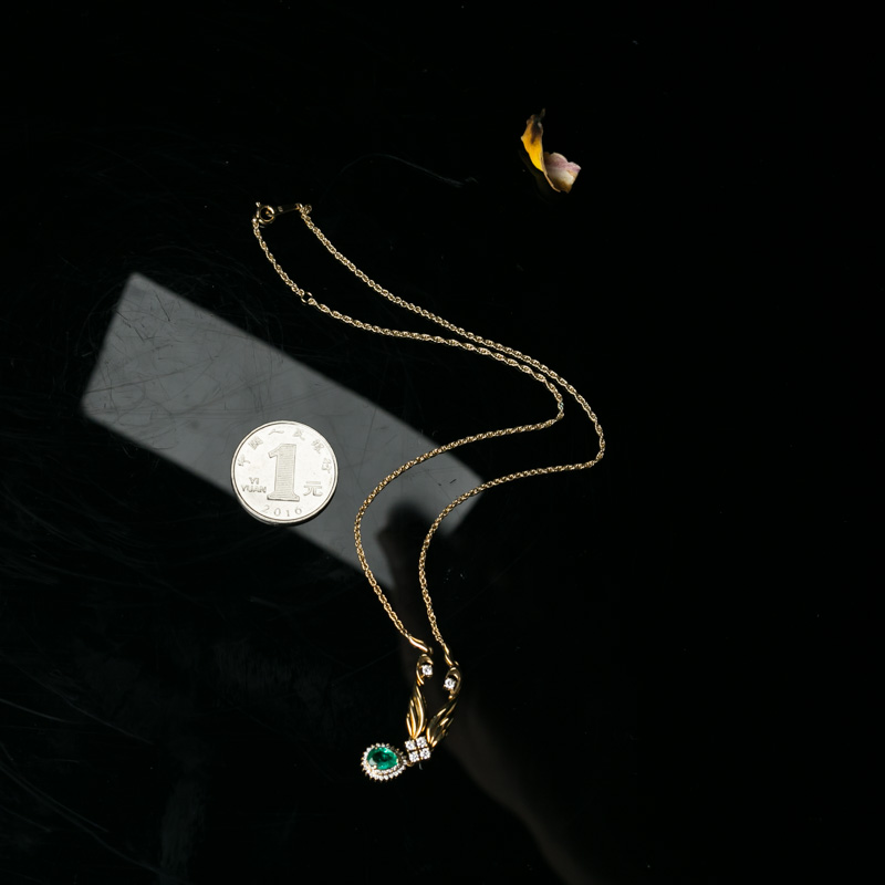 18K金镶钻亮绿祖母绿锁骨链-红掌柜