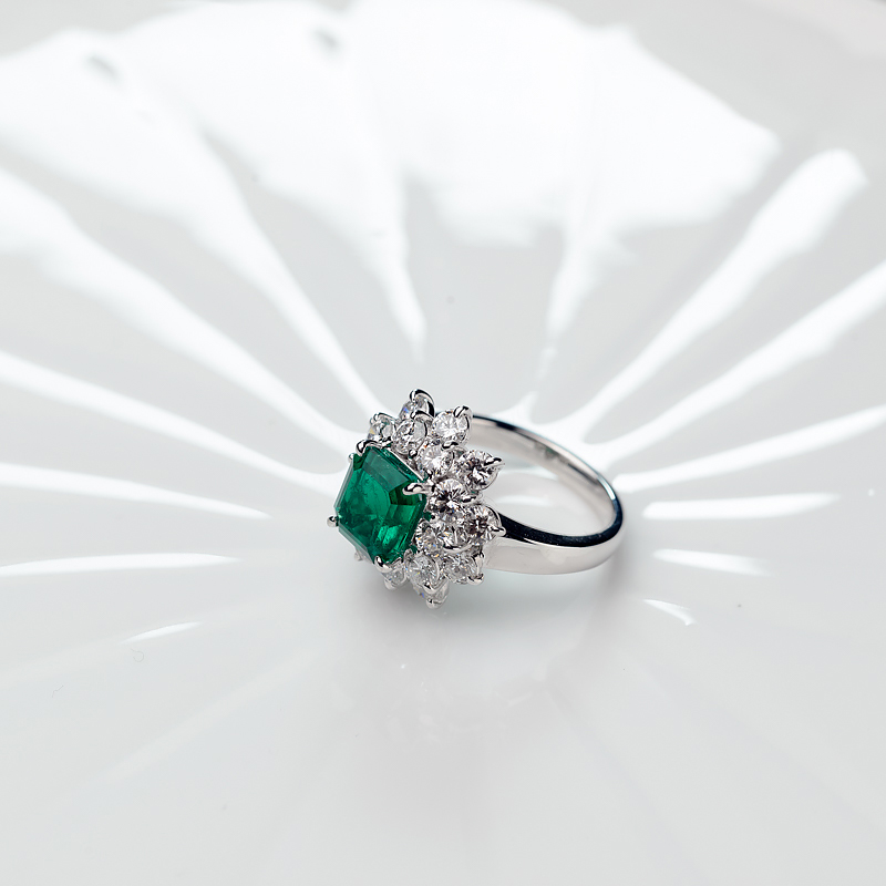 鲜绿祖母绿戒指-红掌柜