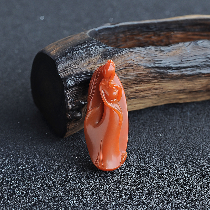 九口南红挂件—翘首