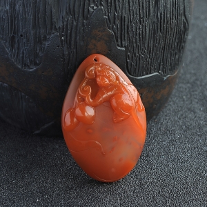 灵猴献寿南红吊坠