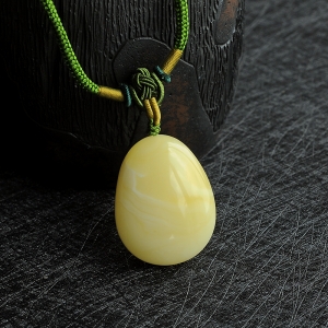 白花蜜随形吊坠