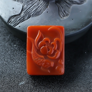 南红连年有余吊坠