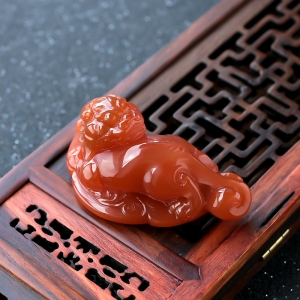 樱桃红貔貅吊坠