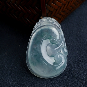 翡翠飘花如意吊坠