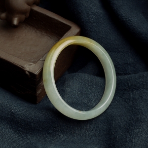 糯种带黄翡手镯