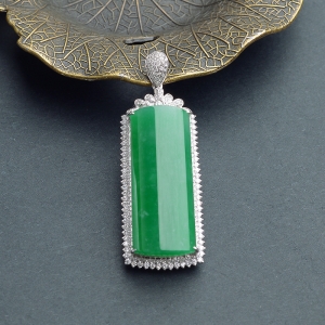 18K金满绿翡翠无事牌