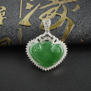 18K金镶钻翡翠如意吊坠