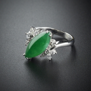 18K镶钻翡翠冰糯种阳绿马眼戒指