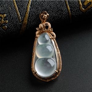 18K金镶冰种飘花翡翠豆子吊坠