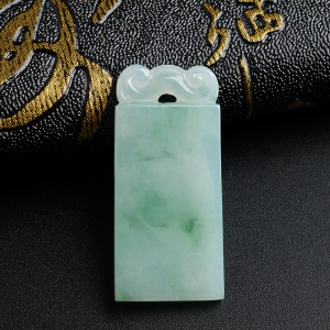 翡翠冰糯种浅绿飘花无事牌吊坠