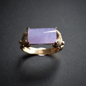 18K镶钻糯种紫罗兰长方形翡翠戒指